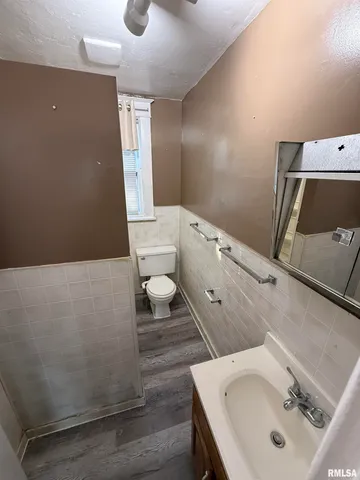 $999 | 2635 North Missouri Avenue, Peoria, IL 61603