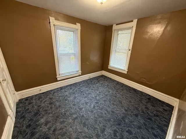 $999 | 2635 North Missouri Avenue, Peoria, IL 61603