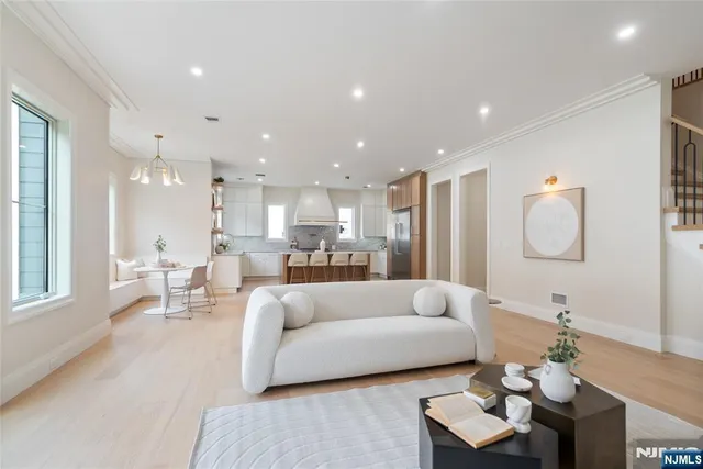 $2,799,000 | 333 Harrison Street, Paramus, NJ 07652