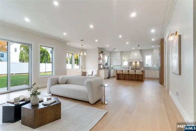 $2,799,000 | 333 Harrison Street, Paramus, NJ 07652