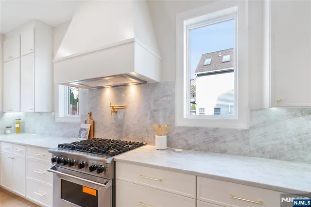 $2,799,000 | 333 Harrison Street, Paramus, NJ 07652