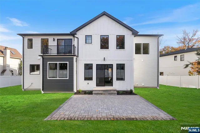 $2,799,000 | 333 Harrison Street, Paramus, NJ 07652