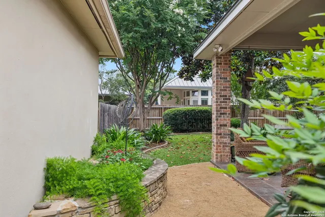 $724,900 | 126 Calais Way, Shavano Park, TX 78249