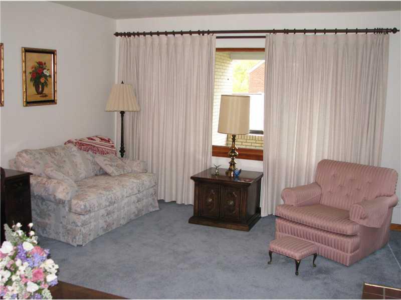 321 Brush Creek Road Irwin, PA 15642 - Photo 13 of 25 Living Room.