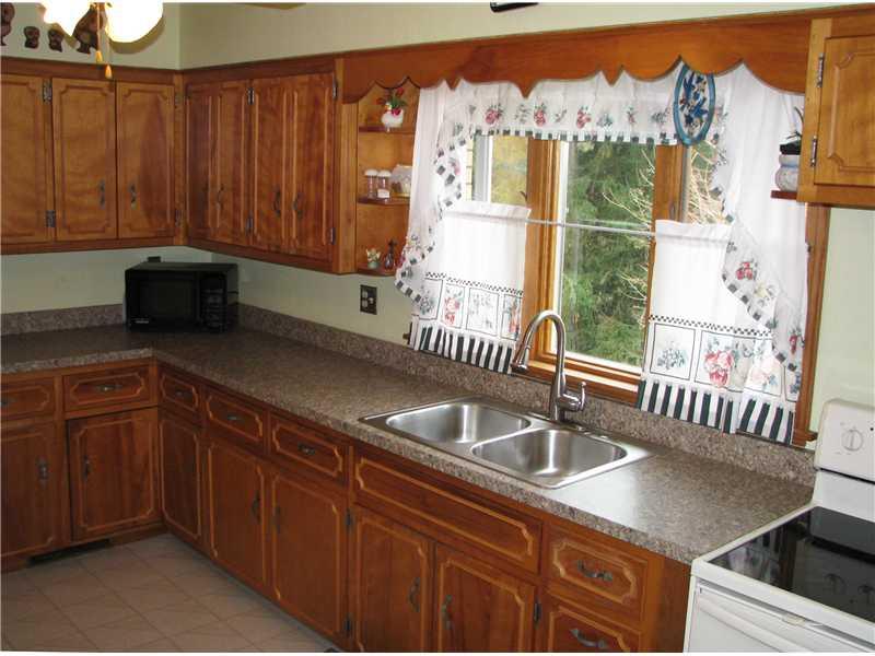 321 Brush Creek Road Irwin, PA 15642 - Photo 6 of 25 Kitchen.