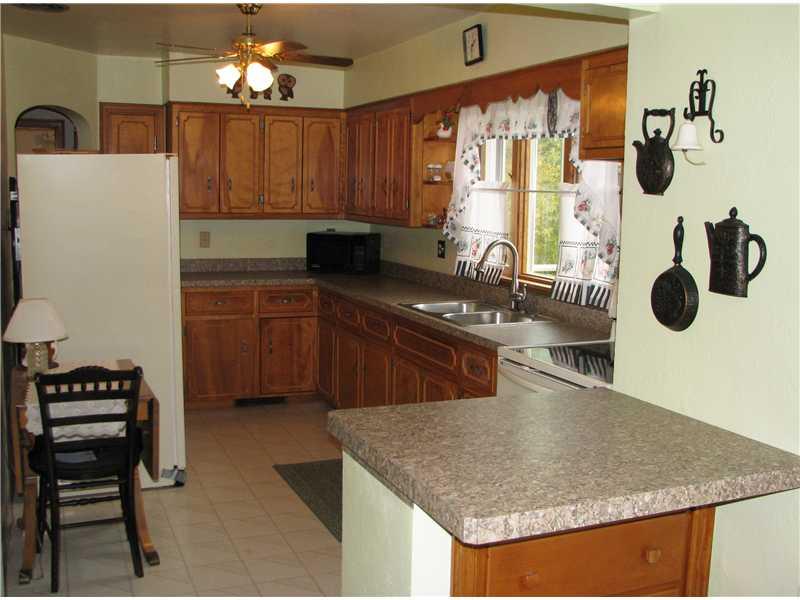 321 Brush Creek Road Irwin, PA 15642 - Photo 7 of 25 Kitchen.