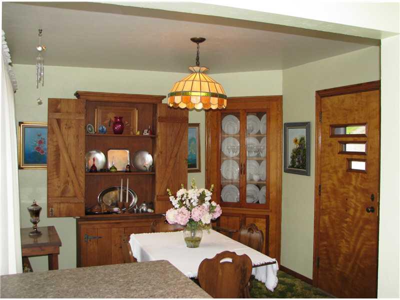 321 Brush Creek Road Irwin, PA 15642 - Photo 8 of 25 Dining Room.