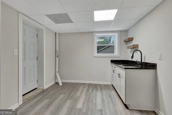 a view of an empty room with a kitchen