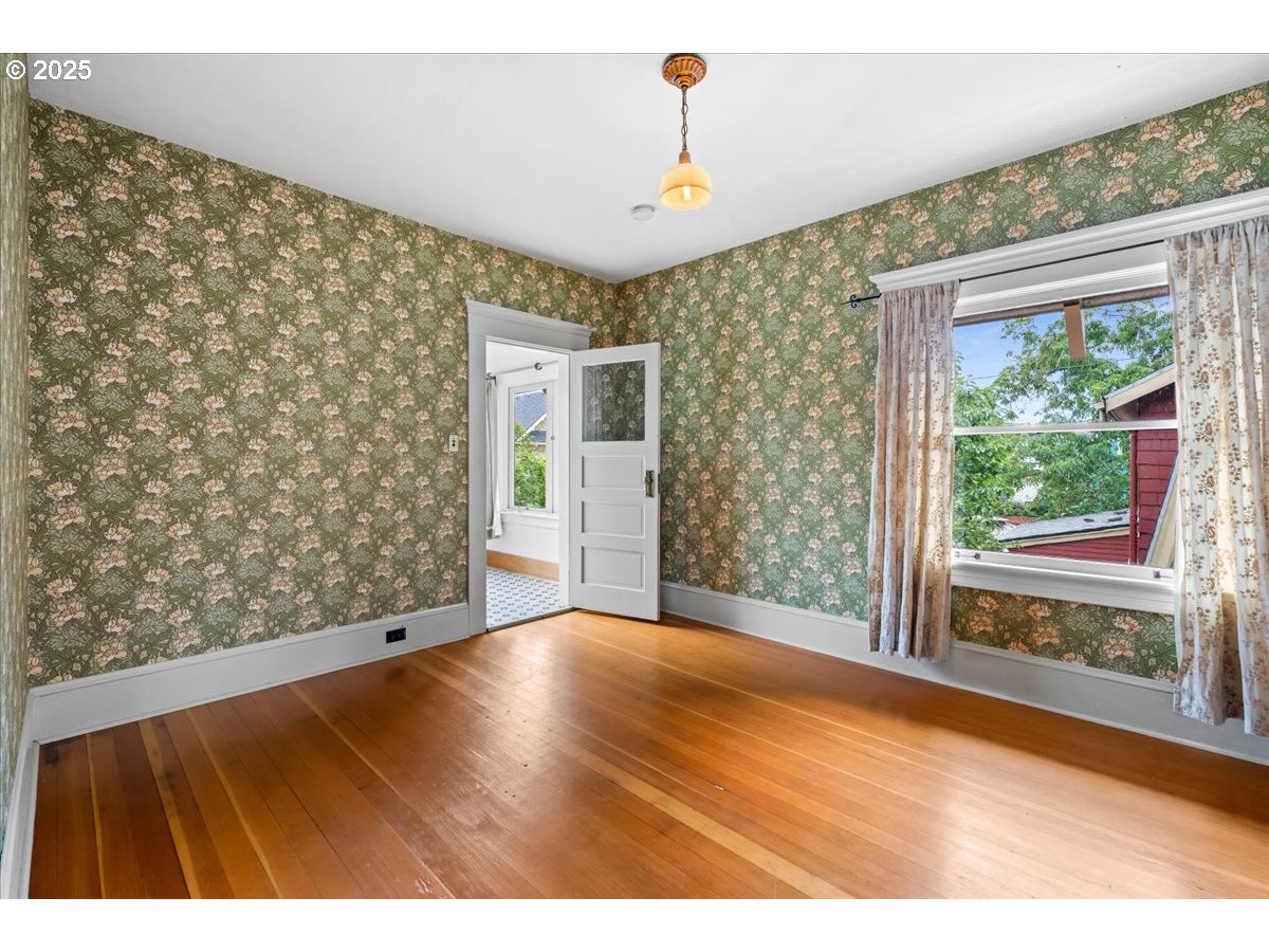 1844 Southeast 12th Avenue Portland, OR 97214 - Photo 18 of 48 a view of empty room with wooden floor and fan