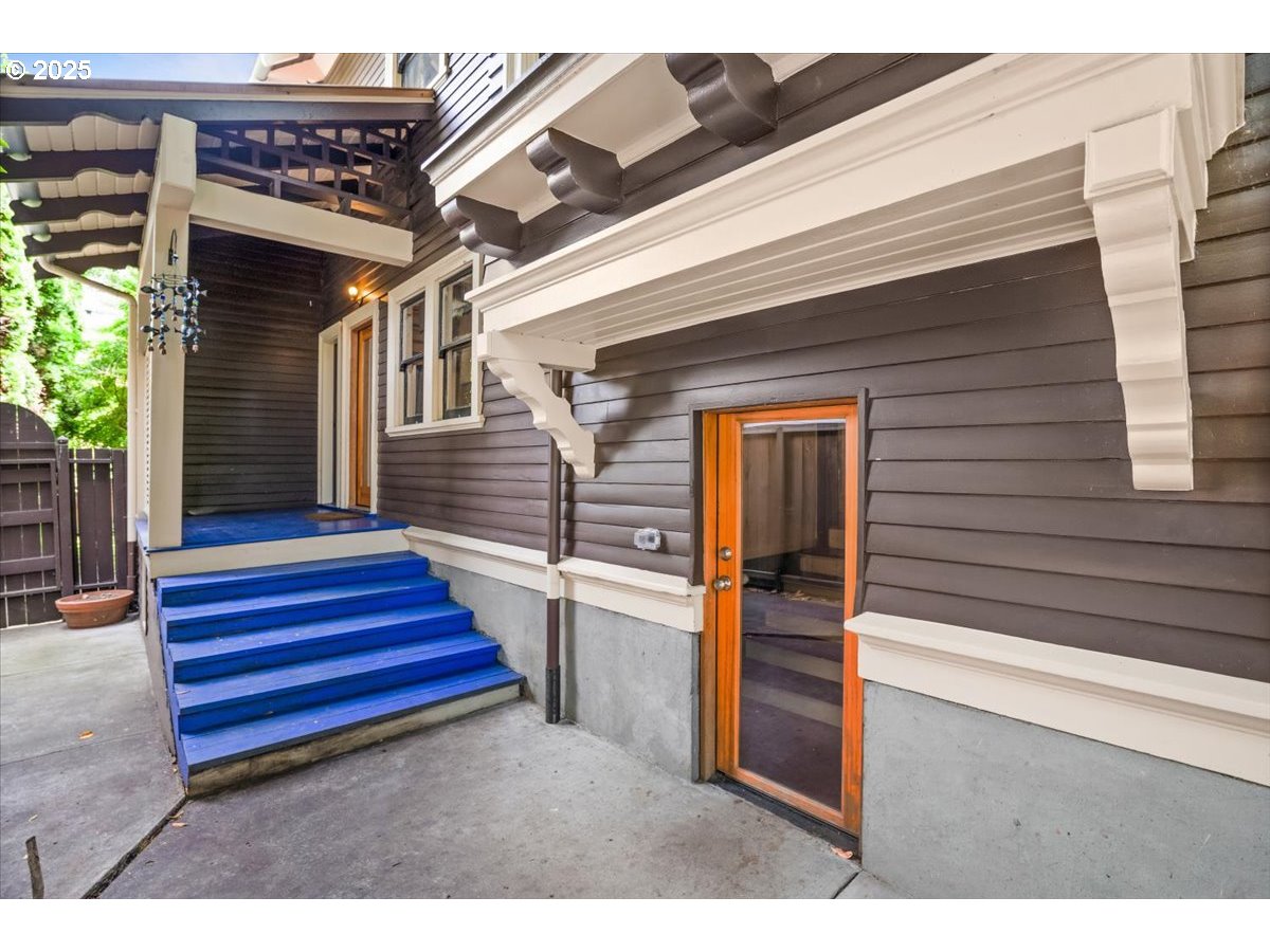 1844 Southeast 12th Avenue Portland, OR 97214 - Photo 32 of 48 a view of entryway