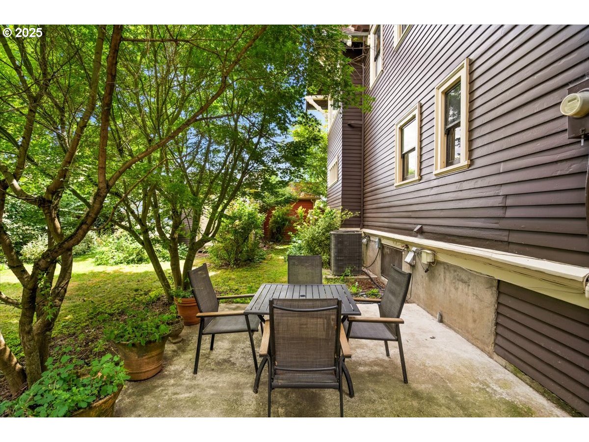 1844 Southeast 12th Avenue Portland, OR 97214 - Photo 43 of 48 a backyard of a house with table and chairs