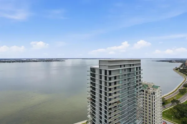 $14,000 | 3015 South Ysabella Avenue, Unit 1101, Tampa, FL 33629