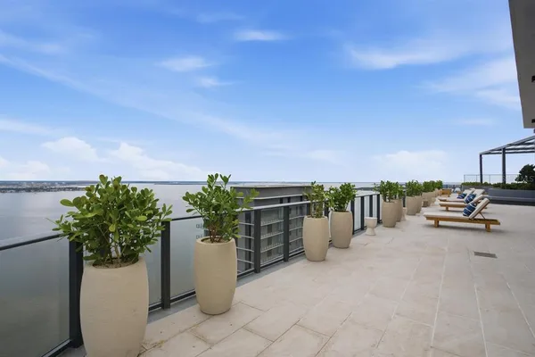 $14,000 | 3015 South Ysabella Avenue, Unit 1101, Tampa, FL 33629