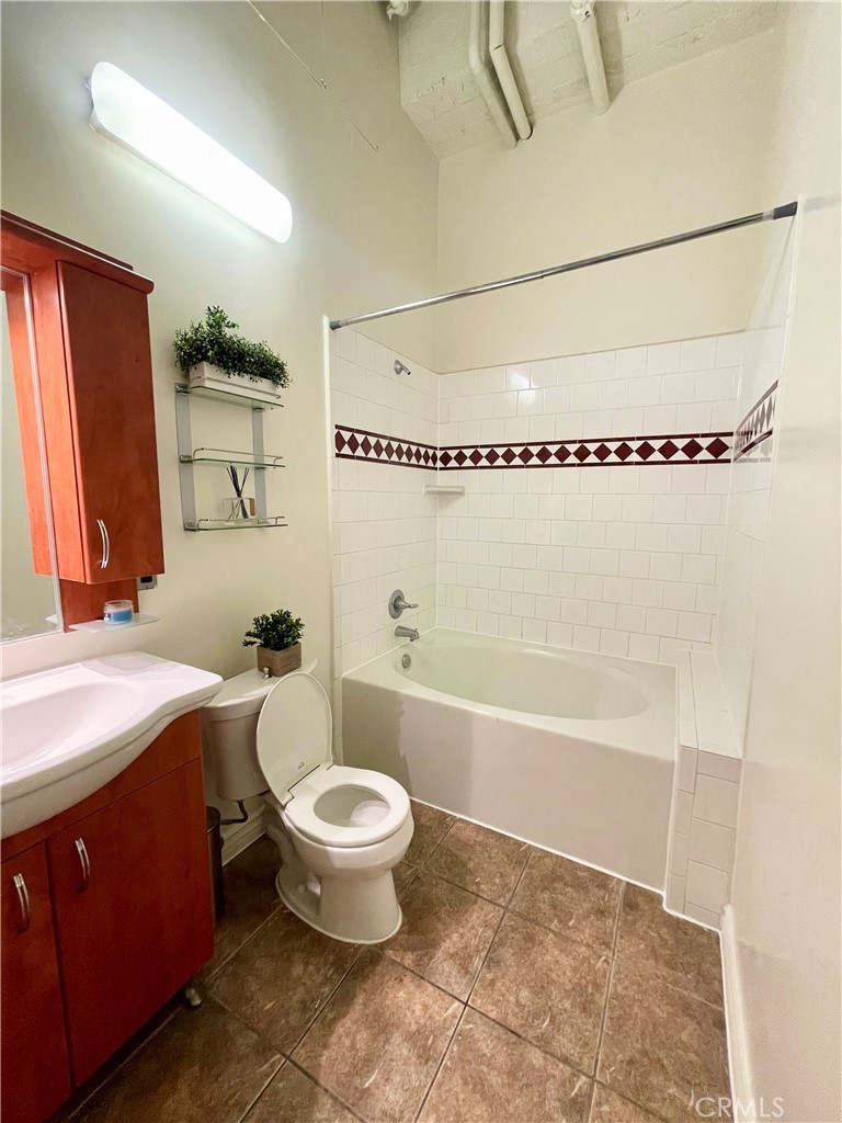 312 West 5th Street, Unit 701 Los Angeles, CA 90013 - Photo 14 of 15 a bathroom with a sink a toilet and a bathtub