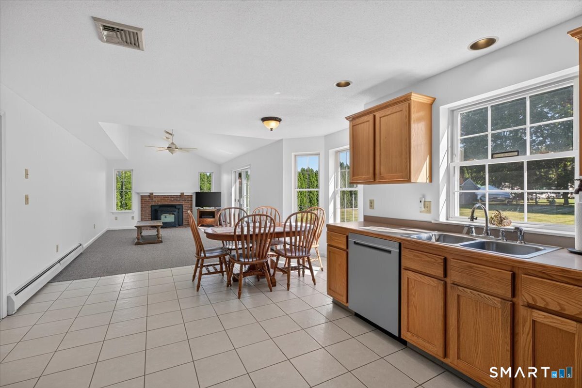98 Broadleaf Circle Suffield, CT 06093 - Photo 12 of 35 Gallery Image 12