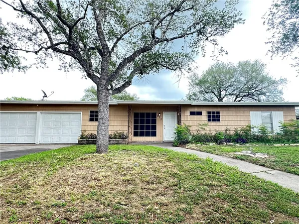 $1,900 | 620 Reynolds Avenue, Taft, TX 78390