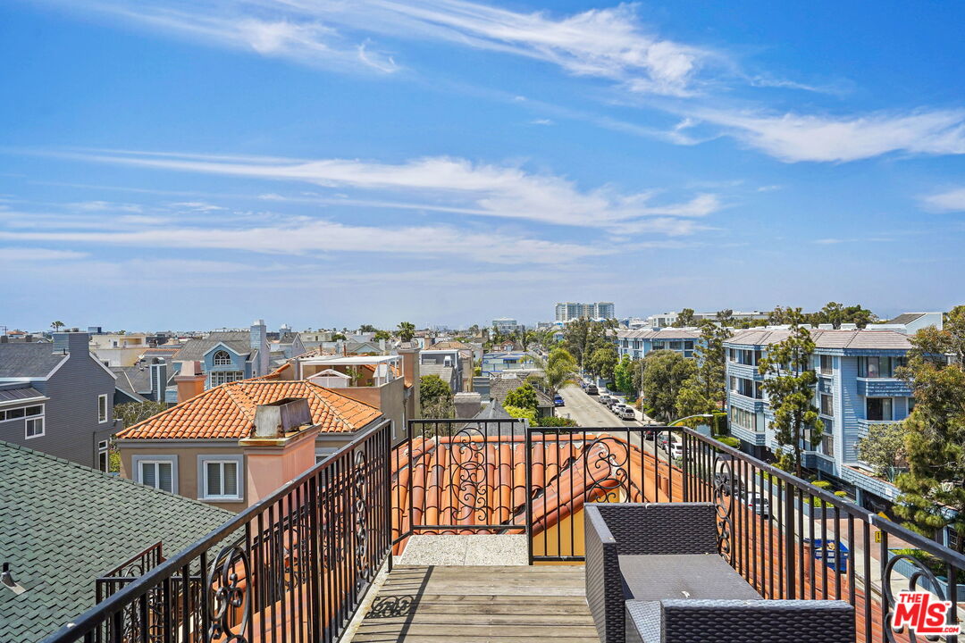 137 Reef Mall Marina del Rey, CA 90292 - Photo 28 of 36