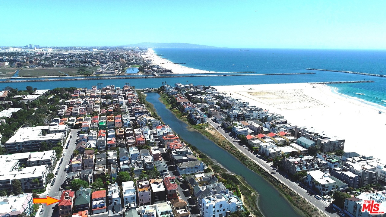 137 Reef Mall Marina del Rey, CA 90292 - Photo 4 of 36