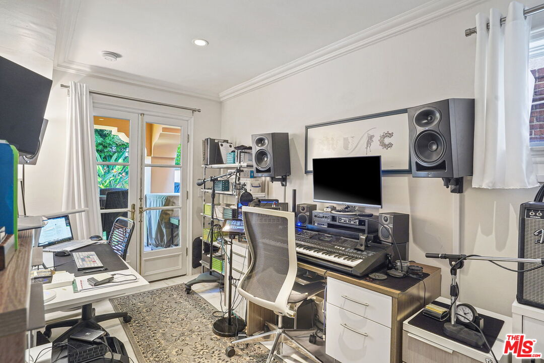 137 Reef Mall Marina del Rey, CA 90292 - Photo 32 of 36