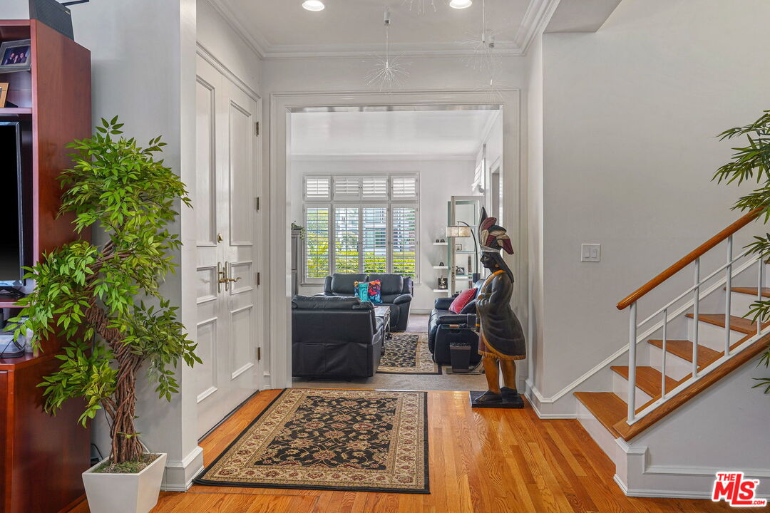 137 Reef Mall Marina del Rey, CA 90292 - Photo 5 of 36