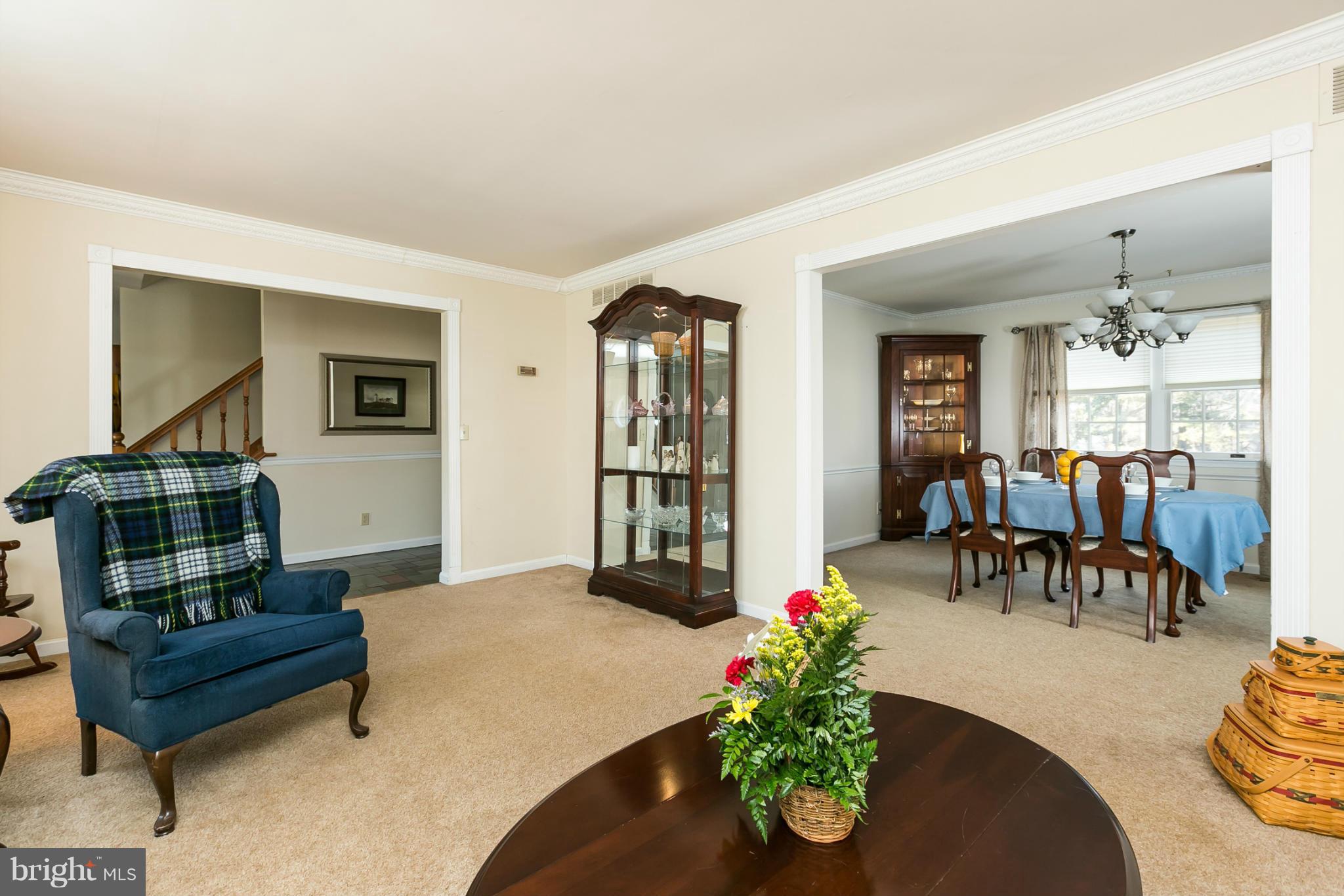 1248 Bayside Road Essex, MD 21221 - Photo 4 of 22 Living Room