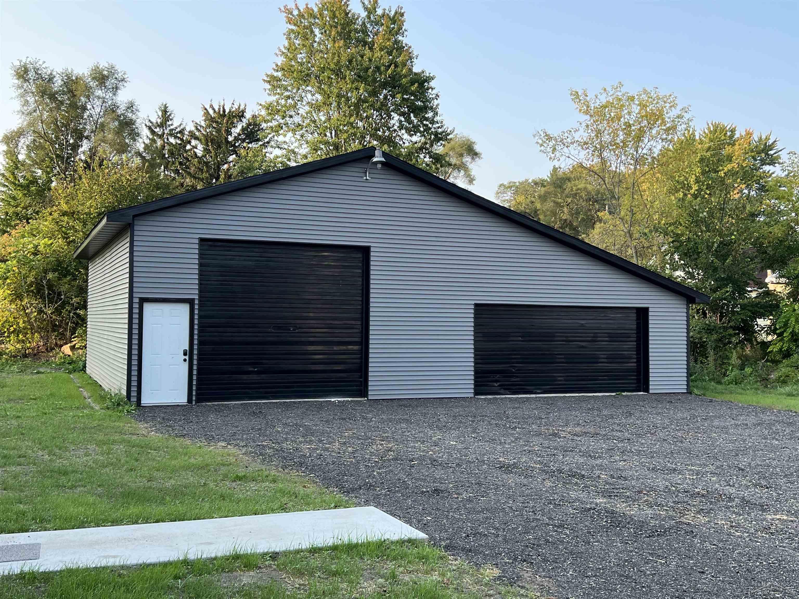 4518 East Laporte Road Freeland, MI 48623 - Photo 4 of 25