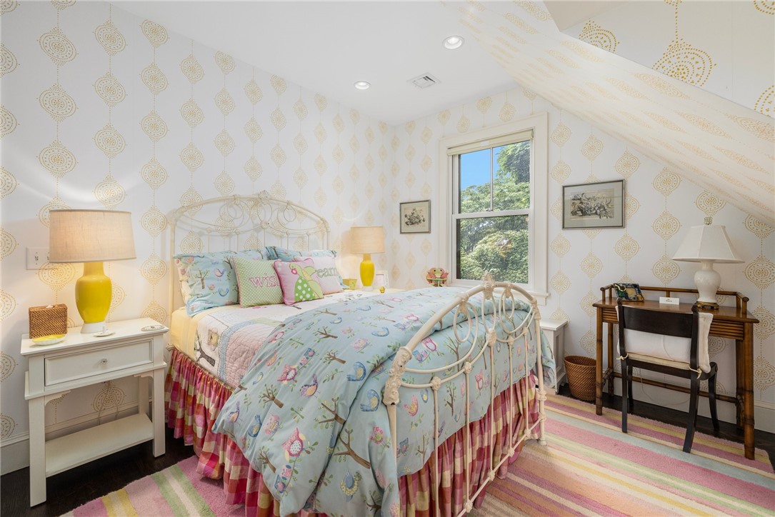33 Beacon Hill Road Newport, RI 02840 - Photo 17 of 34
