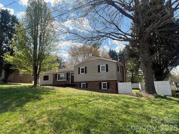 $224,900 | 2618 32nd Avenue Northeast, Hickory, NC 28601