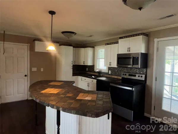 $224,900 | 2618 32nd Avenue Northeast, Hickory, NC 28601