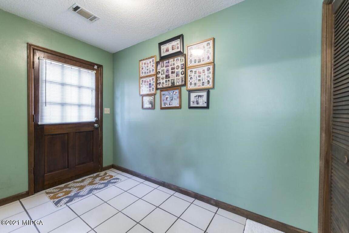 1471 Woolfolk Road Fort Valley, GA 31030 - Photo 29 of 51 a view of an empty room and window