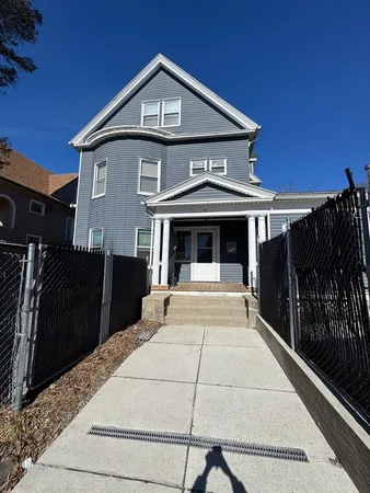 $1,800 | 23 Stoneland Road, Unit 2, Worcester, MA 01603