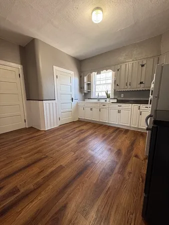 $1,800 | 23 Stoneland Road, Unit 2, Worcester, MA 01603