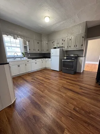 $1,800 | 23 Stoneland Road, Unit 2, Worcester, MA 01603