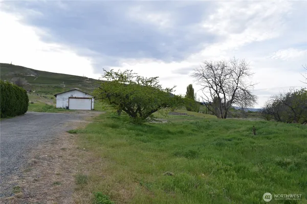 $440,000 | 2677 West Malaga Road, Malaga, WA 98828