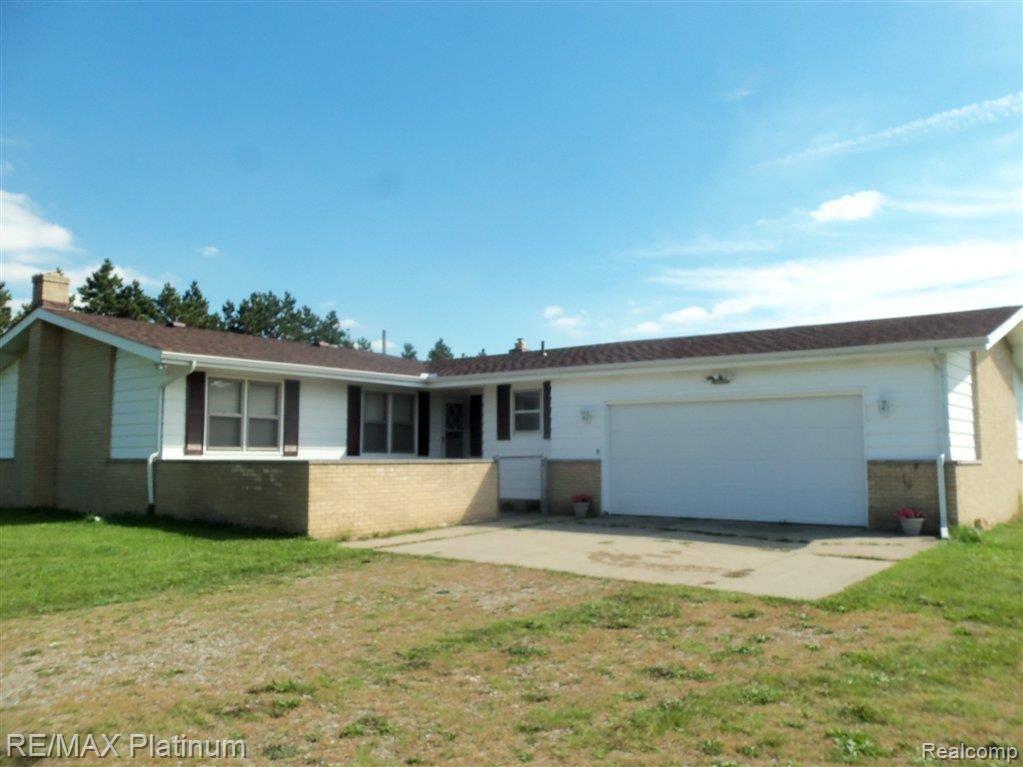 1081 East Jones Road Howell, MI 48855 - Photo 1 of 18 FRONT VIEW