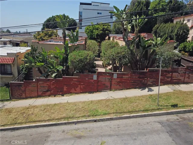 $1,950 | 1325 Douglas Street, Los Angeles, CA 90026