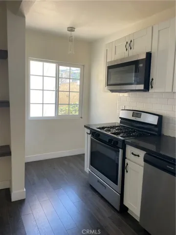 $1,950 | 1325 Douglas Street, Los Angeles, CA 90026