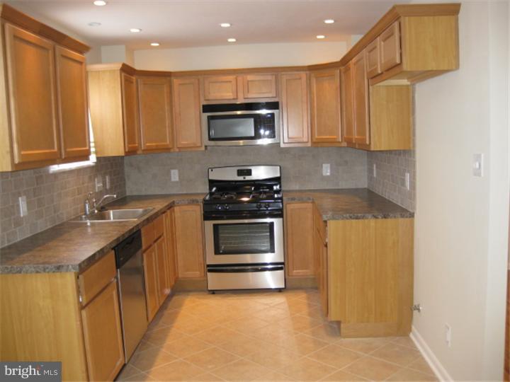 3134 Derry Road Philadelphia, PA 19154 - Photo 2 of 22 Kitchen
