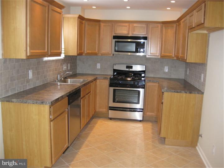 3134 Derry Road Philadelphia, PA 19154 - Photo 19 of 22 Kitchen