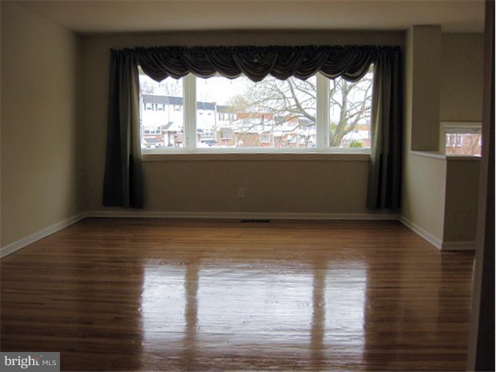 3134 Derry Road Philadelphia, PA 19154 - Photo 3 of 22 Living Room
