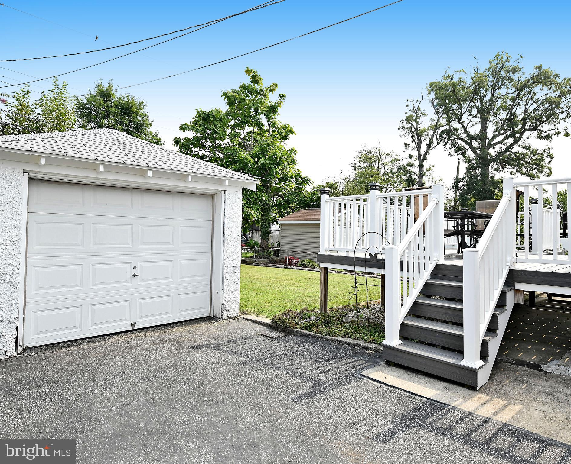 2812 Emerald Road Baltimore, MD 21234 - Photo 5 of 27 1 car garage!
