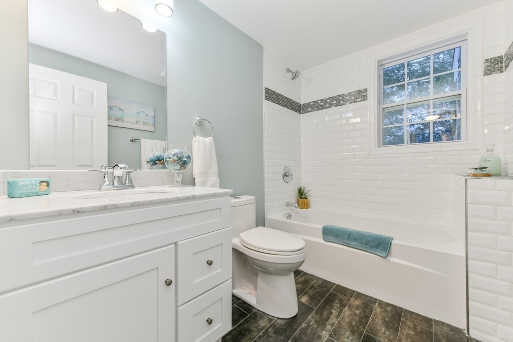9 Dartmouth Road Marblehead, MA 01945 - Photo 19 of 29