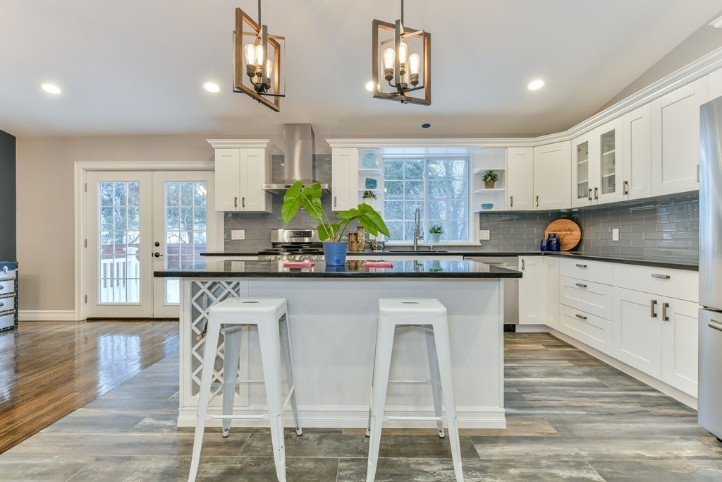 9 Dartmouth Road Marblehead, MA 01945 - Photo 3 of 29