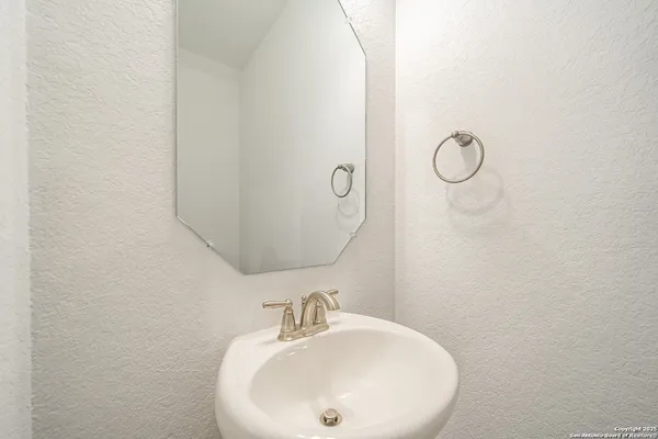 $1,650 | 10215 Tulipwood Run, Unit 102, San Antonio, TX 78252