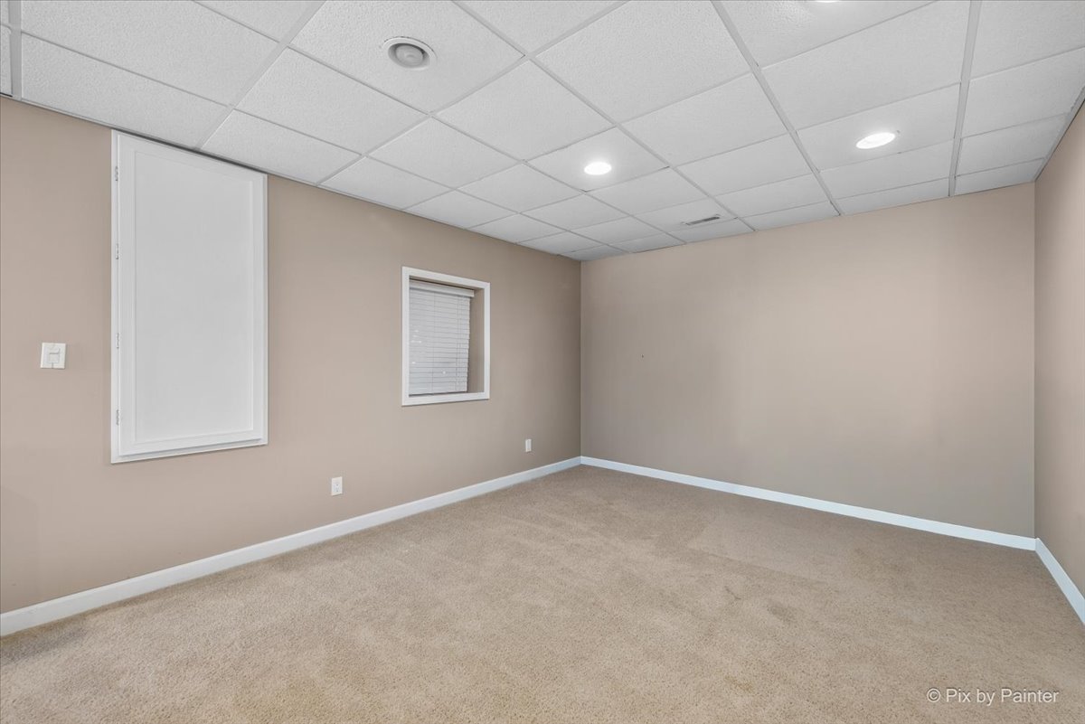 1712 Squirrel Trail Cary, IL 60013 - Photo 34 of 56