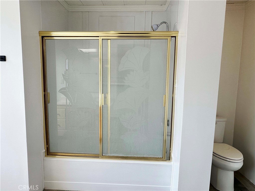 908 Louise Way Lebec, CA 93243 - Photo 11 of 32 Glass Door Enclosure
