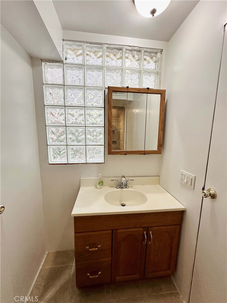 908 Louise Way Lebec, CA 93243 - Photo 13 of 32 Hall Bath Vanity