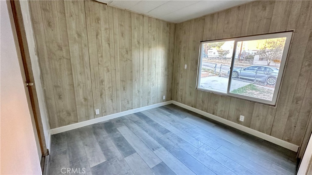908 Louise Way Lebec, CA 93243 - Photo 15 of 32 3RD Bedroom With New Laminate Floors.