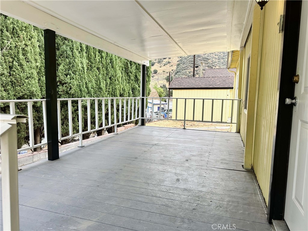 908 Louise Way Lebec, CA 93243 - Photo 27 of 32 Covered Front Porch