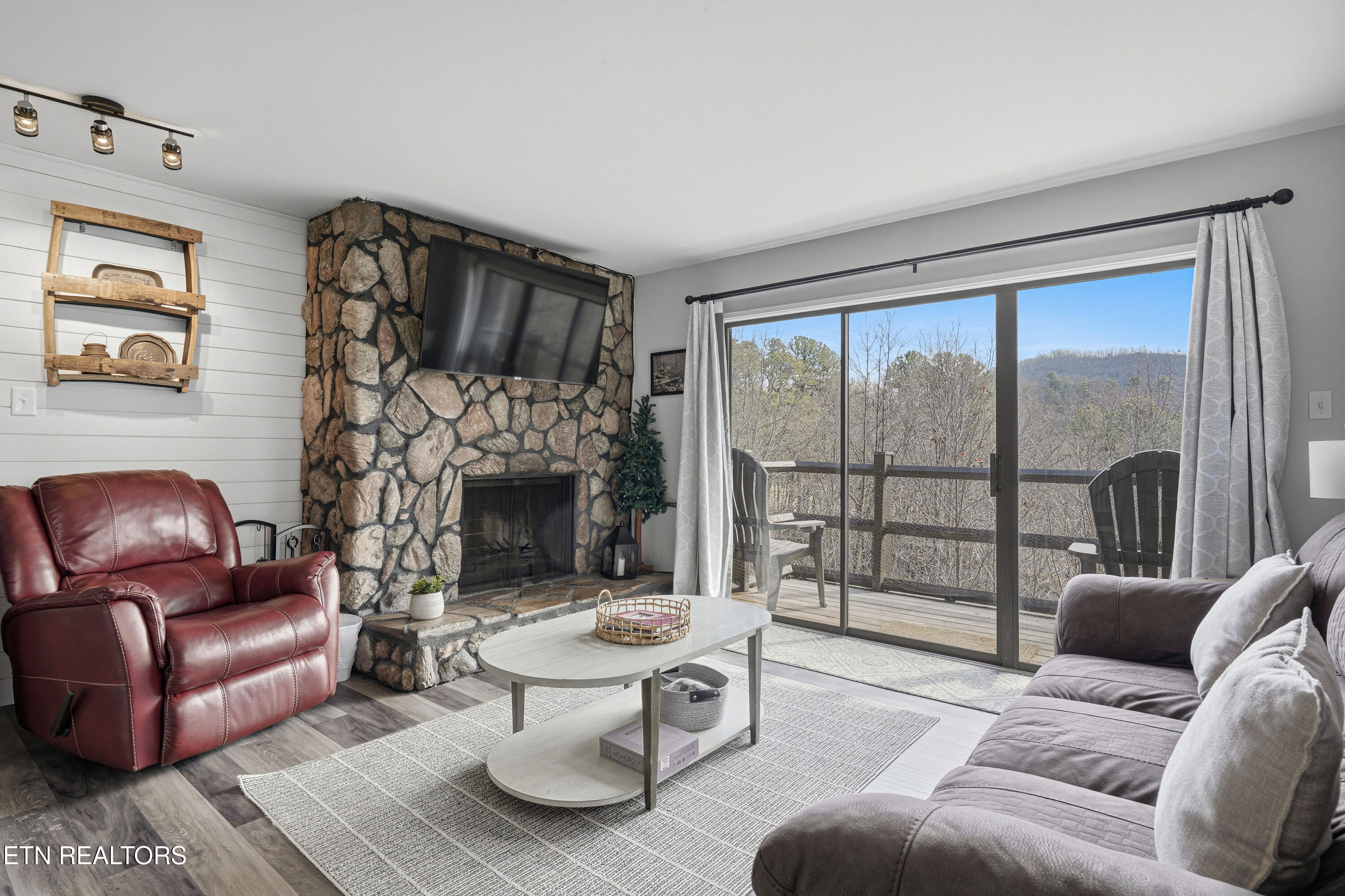 1081 Cove Road, Unit 1024 Sevierville, TN 37876 - Photo 5 of 39 1081CoveRdunit1024-8